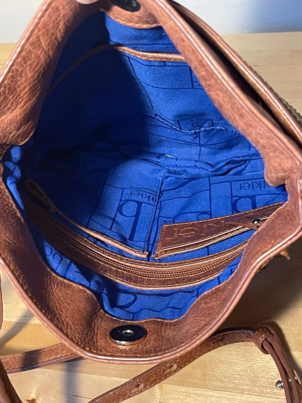 Botkier Trigger Nutmeg Leather Convertible Crossbody Messenger Bag Zipper Detail